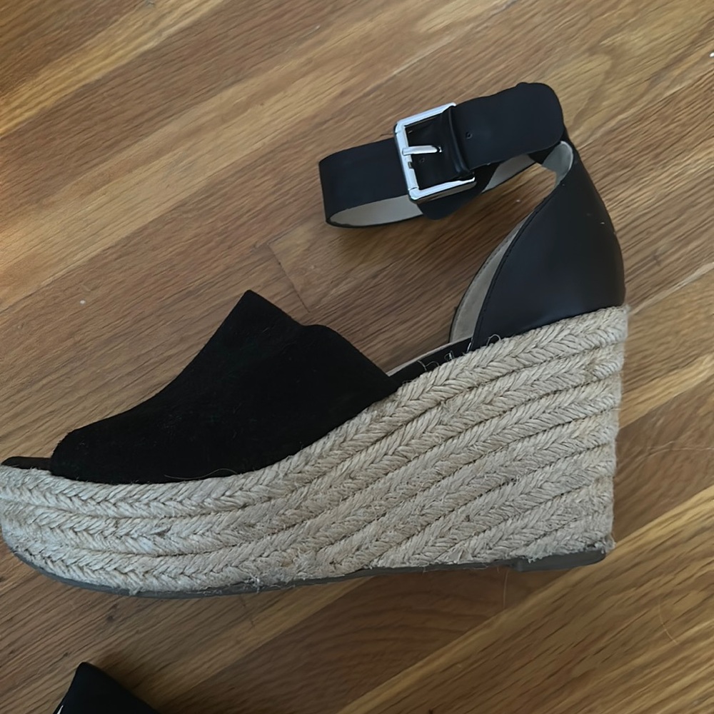 Marc fisher black wedges